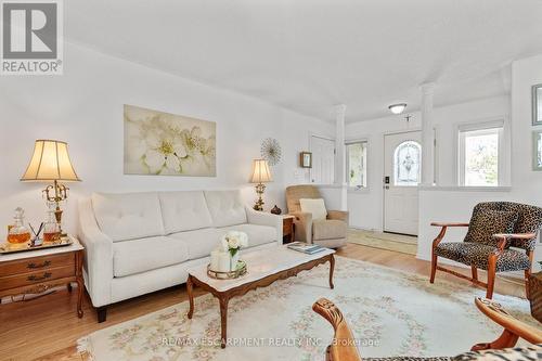 3918 Pleasantview Lane, Lincoln, ON - Indoor Photo Showing Living Room