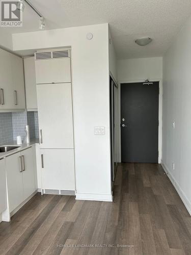 1801 - 5180 Yonge Street, Toronto, ON - Indoor Photo Showing Kitchen