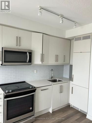 1801 - 5180 Yonge Street, Toronto, ON - Indoor Photo Showing Kitchen