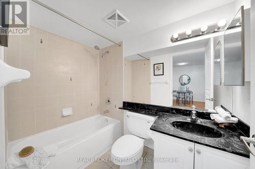 706 - 310 Red Maple Road, Richmond Hill, ON - Indoor Photo Showing Bathroom