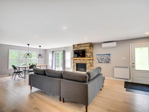 Salon - 416 Ch. De Montfort, Piedmont, QC - Indoor Photo Showing Living Room With Fireplace