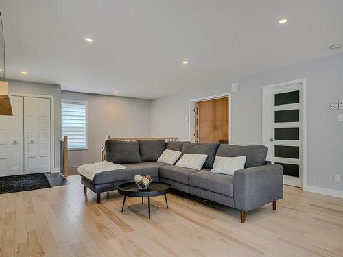 Salon - 416 Ch. De Montfort, Piedmont, QC - Indoor Photo Showing Living Room