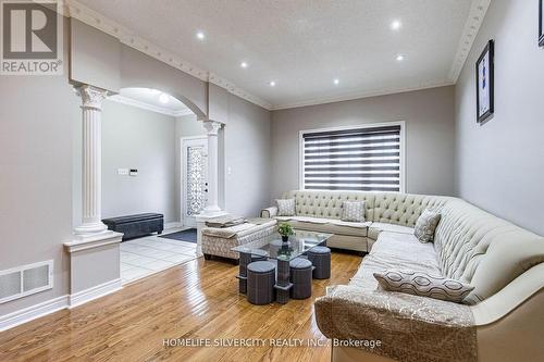 6 Runnymede Crescent, Brampton, ON - Indoor Photo Showing Living Room