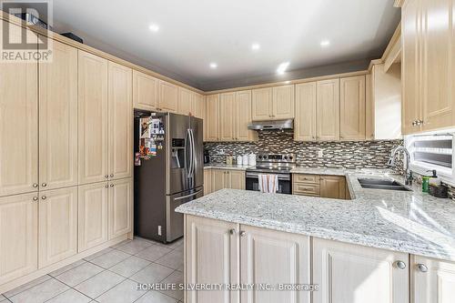 6 Runnymede Crescent, Brampton, ON - Indoor Photo Showing Kitchen With Double Sink With Upgraded Kitchen