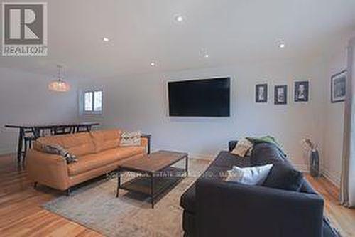 2009 Delaney Drive, Mississauga, ON - Indoor Photo Showing Living Room