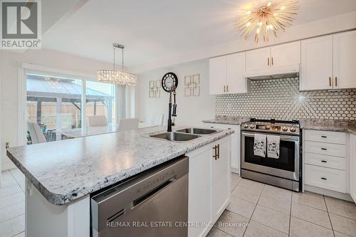 17 Smith Road, Thorold, ON - Indoor Photo Showing Kitchen With Double Sink With Upgraded Kitchen
