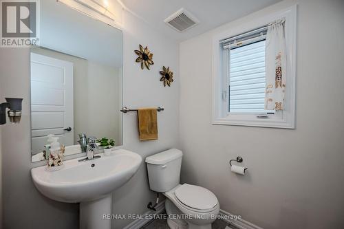 17 Smith Road, Thorold, ON - Indoor Photo Showing Bathroom