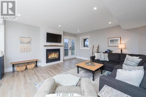 50 Lyonsview Lane, Caledon (Cheltenham), ON - Indoor Photo Showing Living Room With Fireplace