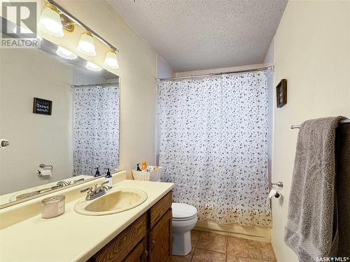 691 102Nd Street, North Battleford, SK - Indoor Photo Showing Bathroom