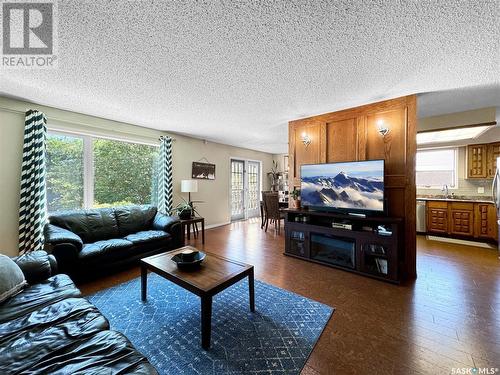 691 102Nd Street, North Battleford, SK - Indoor Photo Showing Living Room