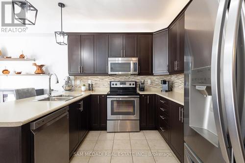 105 Anderson Road, New Tecumseth, ON - Indoor Photo Showing Kitchen With Stainless Steel Kitchen With Double Sink With Upgraded Kitchen