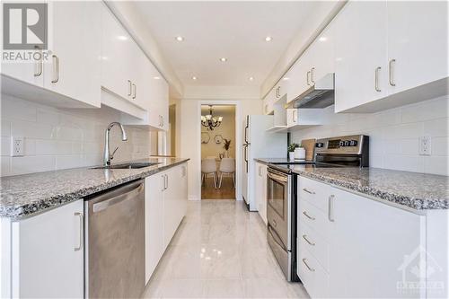 194 Forestglade Crescent, Ottawa, ON - Indoor Photo Showing Kitchen With Upgraded Kitchen