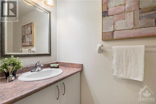 194 Forestglade Crescent, Ottawa, ON - Indoor Photo Showing Bathroom