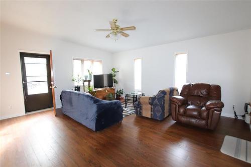 407 Patrick Avenue, The Pas, MB - Indoor Photo Showing Living Room