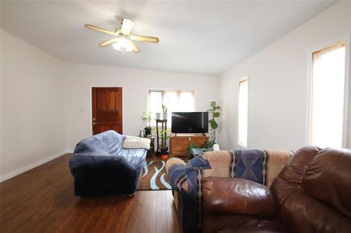 407 Patrick Avenue, The Pas, MB - Indoor Photo Showing Living Room