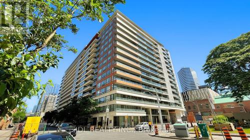 1037 - 111 Elizabeth Street, Toronto, ON - Outdoor