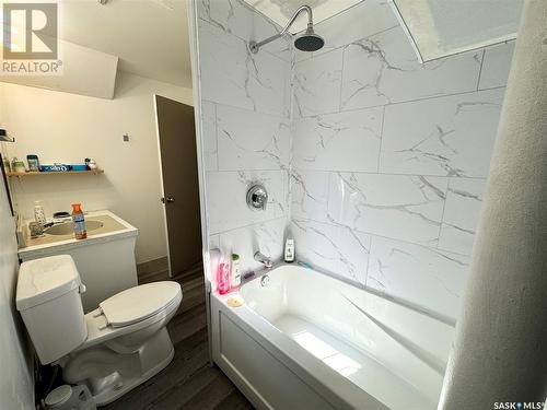 1482 95Th Street, North Battleford, SK - Indoor Photo Showing Bathroom
