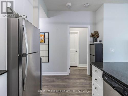 308 - 65 Yorkland Boulevard, Brampton, ON - Indoor Photo Showing Kitchen