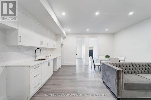 3B - 19 Antonio Court, Toronto (Humber Summit), ON - Indoor Photo Showing Kitchen