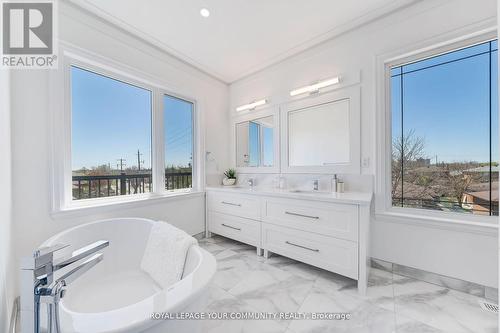 1B - 27 Antonio Court, Toronto (Humber Summit), ON - Indoor Photo Showing Bathroom