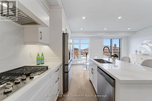 18B - 33 St. Gaspar Court, Toronto (Humber Summit), ON - Indoor Photo Showing Kitchen With Upgraded Kitchen