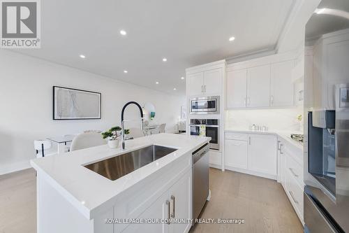 33 St. Gaspar Court, Toronto, ON - Indoor Photo Showing Kitchen With Double Sink With Upgraded Kitchen