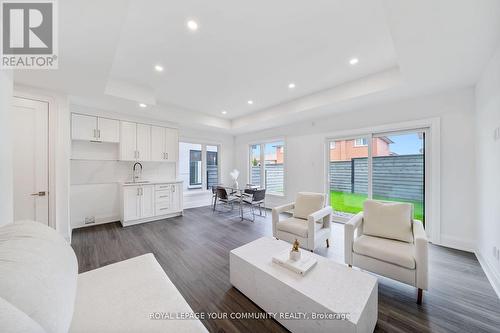 18B - 33 St. Gaspar Court, Toronto (Humber Summit), ON - Indoor Photo Showing Living Room