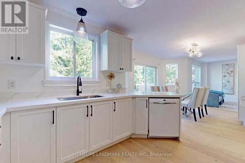 30 Ambler Bay, Barrie (Georgian Drive), ON - Indoor Photo Showing Kitchen