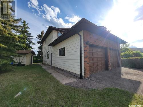 5002 Post Place, Macklin, SK - Outdoor