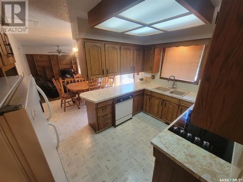 5002 Post Place, Macklin, SK - Indoor Photo Showing Kitchen