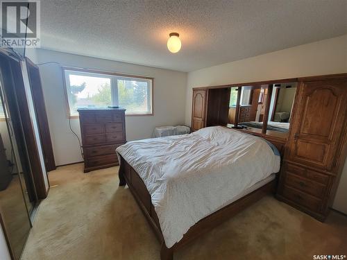 5002 Post Place, Macklin, SK - Indoor Photo Showing Bedroom