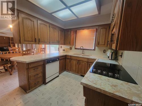 5002 Post Place, Macklin, SK - Indoor Photo Showing Kitchen