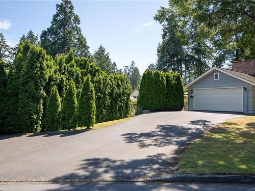 981 Royal Oak Dr, Saanich, BC 