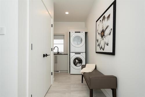 16 Bresaylor Drive, Headingley, MB - Indoor Photo Showing Laundry Room