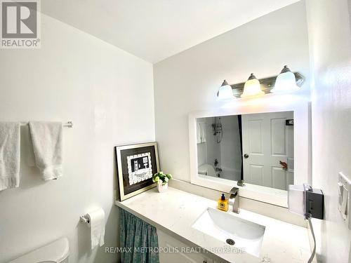 Ph1415 - 10 Tobermory Drive, Toronto (Black Creek), ON - Indoor Photo Showing Bathroom