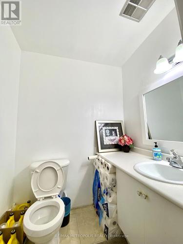 Ph1415 - 10 Tobermory Drive, Toronto (Black Creek), ON - Indoor Photo Showing Bathroom