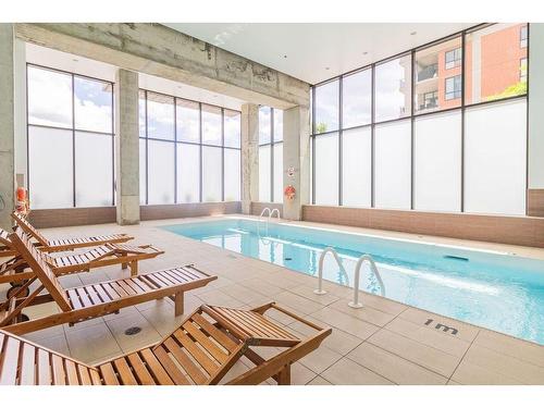 Piscine - 408-801 Rue De La Commune E., Montréal (Ville-Marie), QC - Indoor Photo Showing Other Room With In Ground Pool