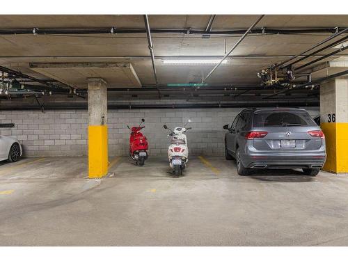 Parking - 408-801 Rue De La Commune E., Montréal (Ville-Marie), QC - Indoor Photo Showing Garage