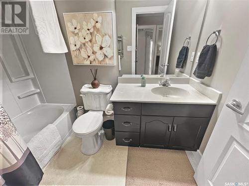 106 202 Lister Kaye Crescent, Swift Current, SK - Indoor Photo Showing Bathroom