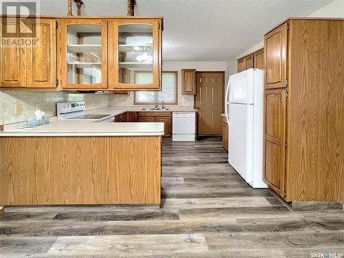 349 Cypress Drive, Swift Current, SK - Indoor Photo Showing Kitchen