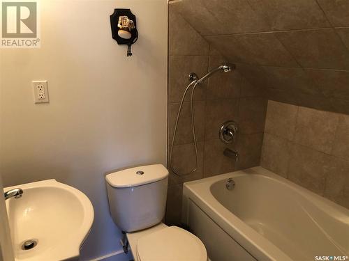 311 Seventh Street E, Wynyard, SK - Indoor Photo Showing Bathroom