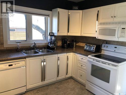 311 Seventh Street E, Wynyard, SK - Indoor Photo Showing Kitchen With Double Sink
