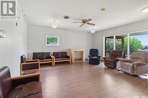 401 1St Avenue Ne, Leroy, SK - Indoor Photo Showing Living Room