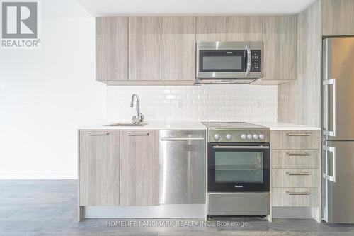 305 - 28 Wellesley Street E, Toronto (Church-Yonge Corridor), ON - Indoor Photo Showing Kitchen With Upgraded Kitchen