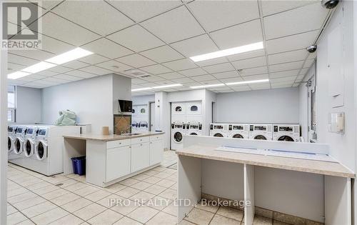 3201 - 150 Charlton Avenue E, Hamilton, ON - Indoor Photo Showing Laundry Room