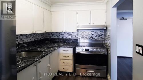 3201 - 150 Charlton Avenue E, Hamilton, ON - Indoor Photo Showing Kitchen