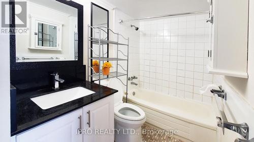 3201 - 150 Charlton Avenue E, Hamilton, ON - Indoor Photo Showing Bathroom