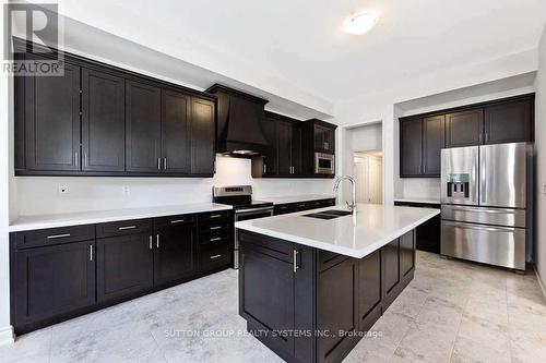 3021 Parsonage Crescent, Oakville, ON - Indoor Photo Showing Kitchen With Double Sink