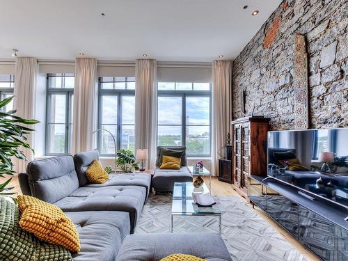 Salon - 309-64 Rue St-Paul O., Montréal (Ville-Marie), QC - Indoor Photo Showing Living Room With Fireplace