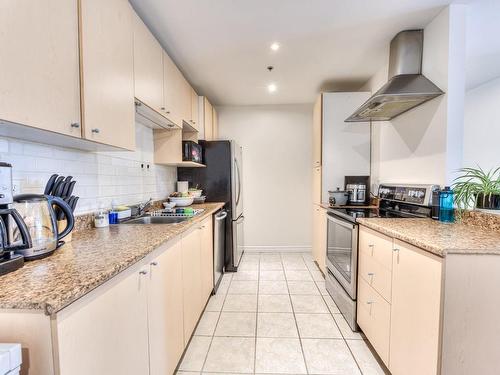 Kitchen - 408-7680 Boul. Marie-Victorin, Brossard, QC - Indoor Photo Showing Kitchen With Double Sink